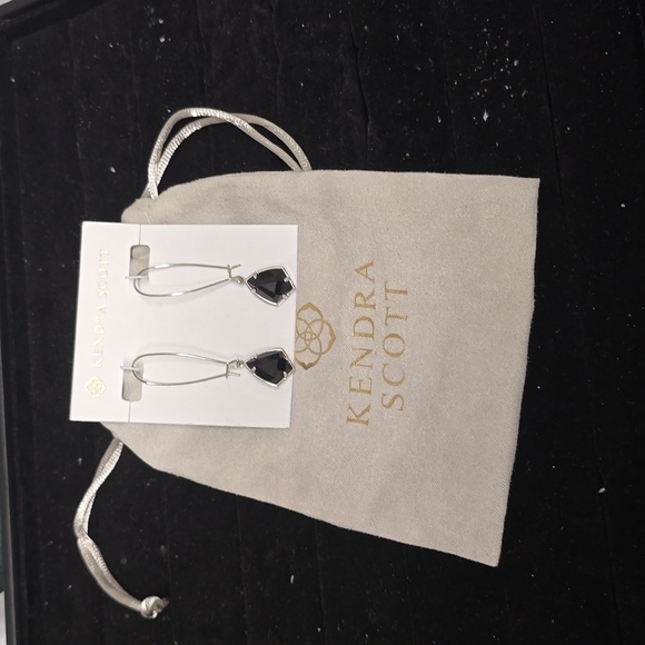 NWT Kendra Scott Carrine Earrings in Silver & Black Opaque Glass with Dust Bag - Picture 2 of 3